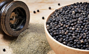 Black Pepper Benefits, Uses & Side Effects